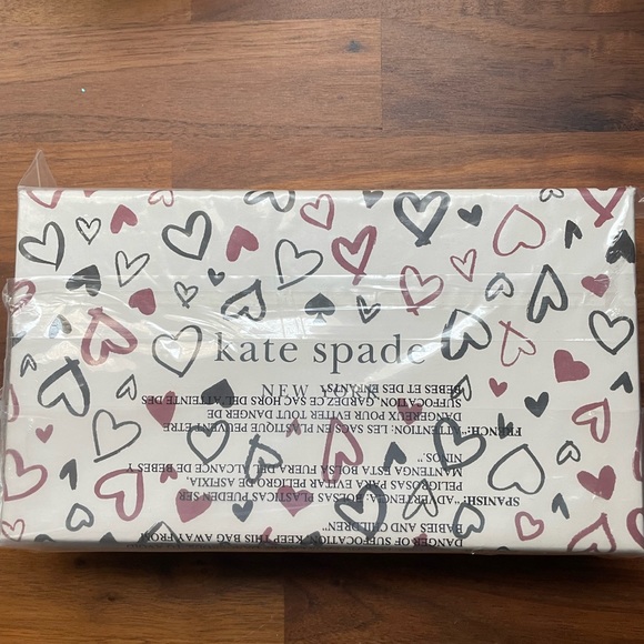 Brand new Kate Spade Box Phone Wristlet - Picture 2 of 9